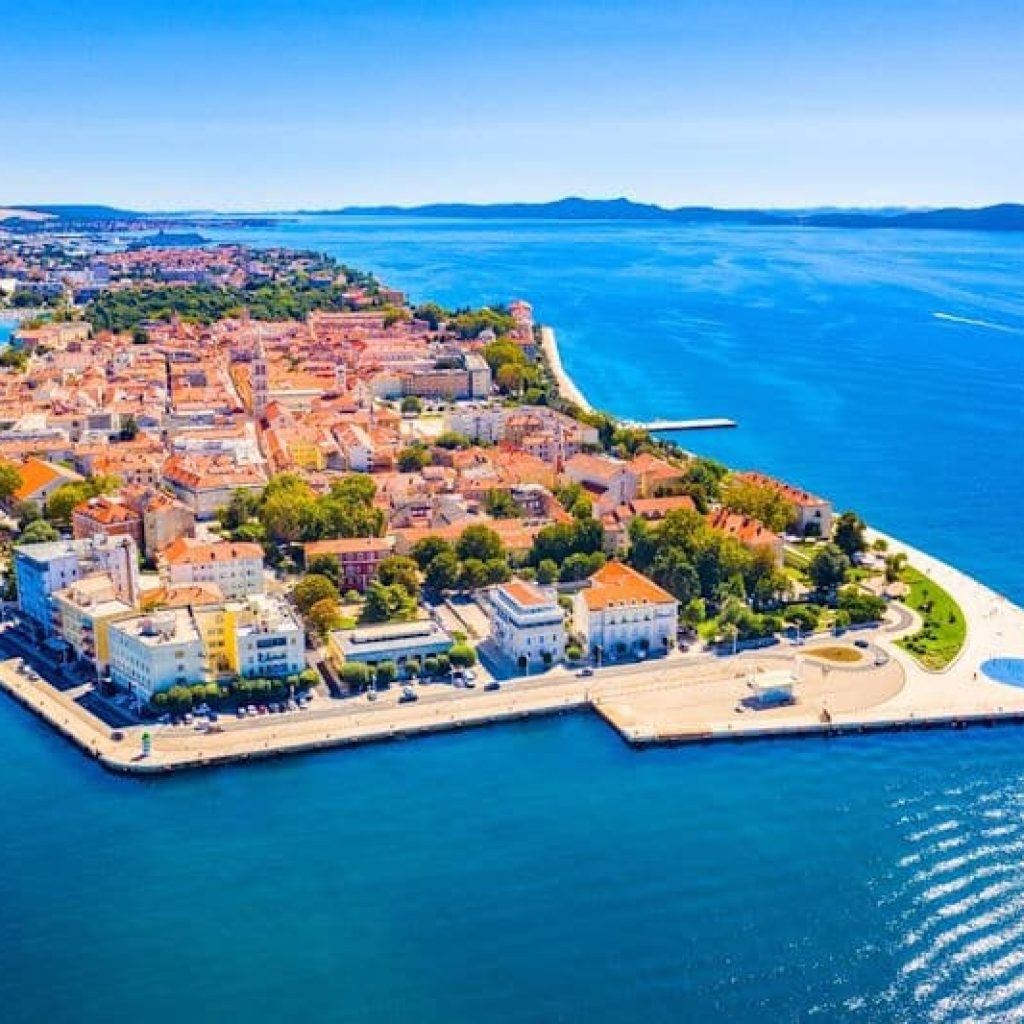 Kroatien Zadar Meeresorgel und Gruss der Sonne